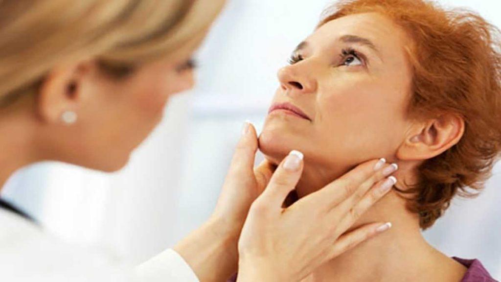 ویزیت بیمار توسط دکتر داخلی 