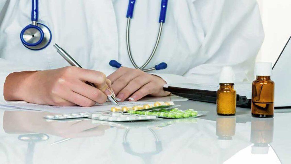 تجویز دارو توسط دکتر متخصص داخلی