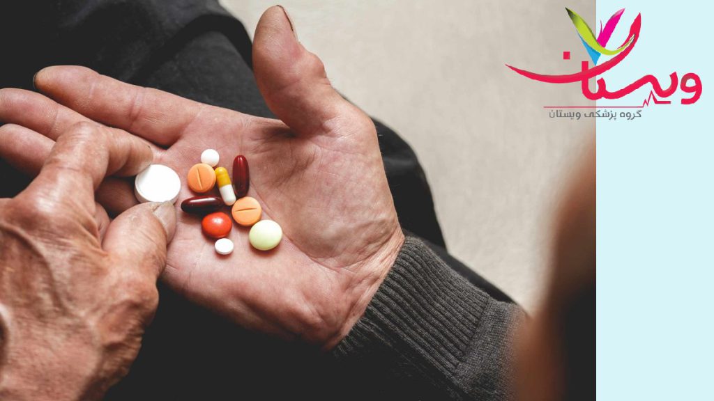 داروی ارتروز در دستان بیمار