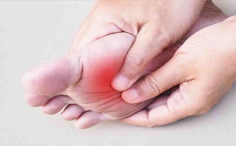 علت درد کف پا چیست؟