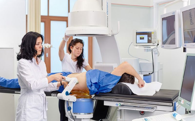 هزینه عمل لیزر سنگ کلیه چقدر است؟ + دکتر د رحال عمل سنگ شکنی کلیه